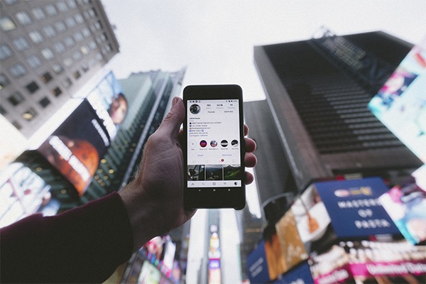 Instagram hosts Mobile Advertising Investments