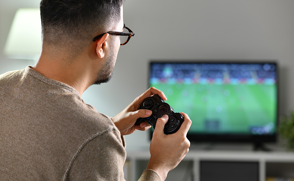 Developments and trends in the video game industry: from entertainment to professionalism